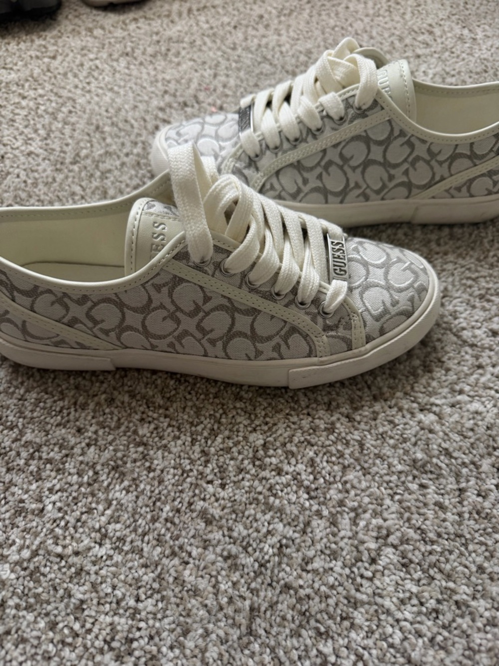 GUESS Cream and Gray Logo-Print Low Top Sneakers